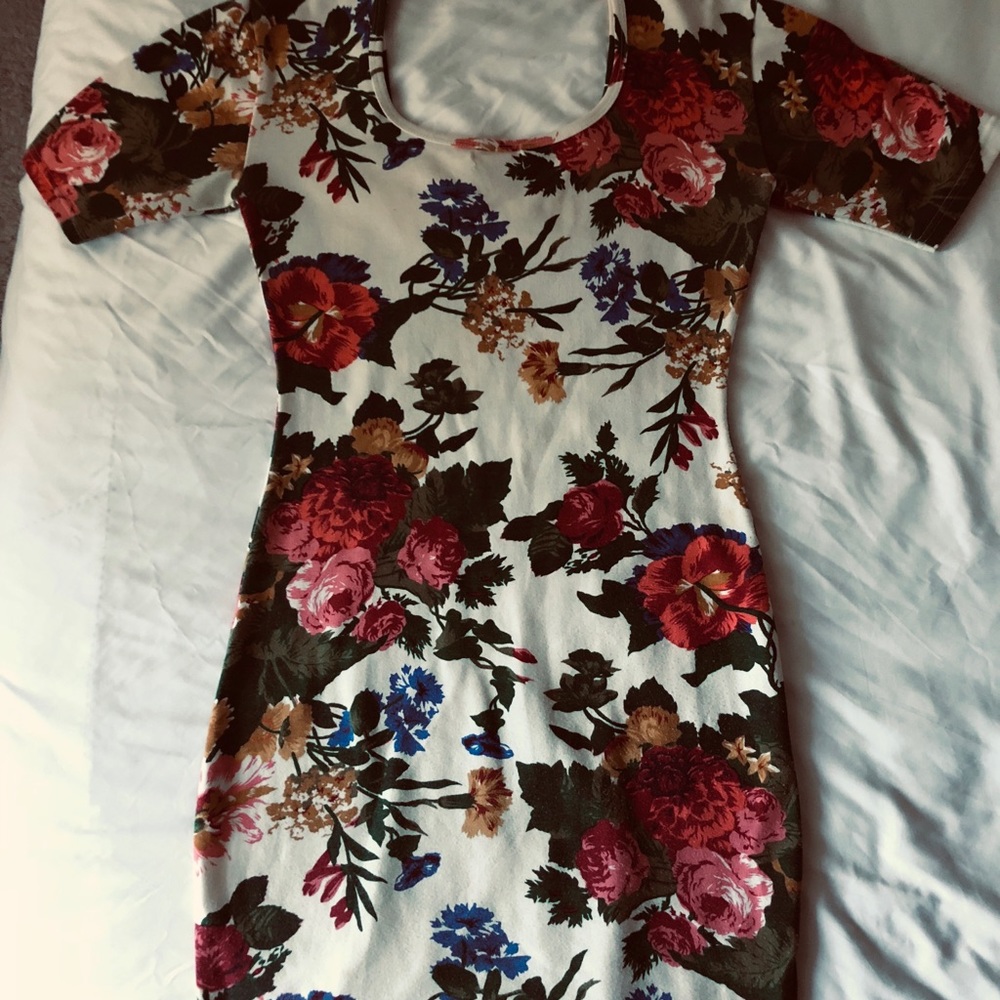Express dress with roses. Size S